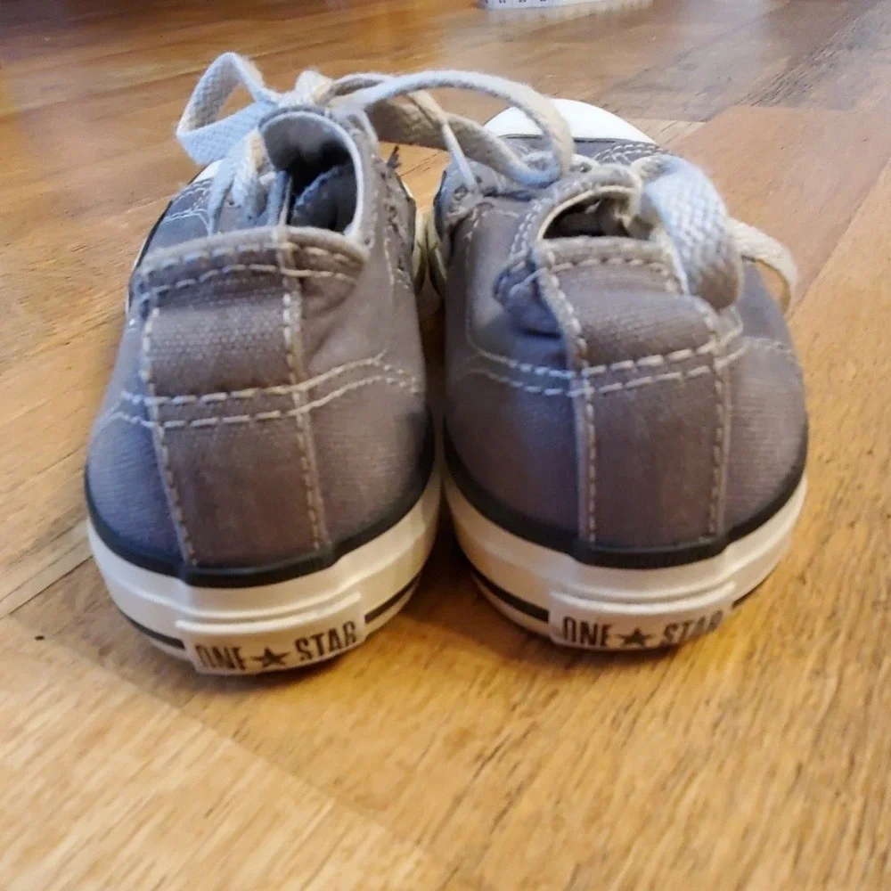 Converse Kids Grey and White Size 2 One Star Sneaker Shoes‎